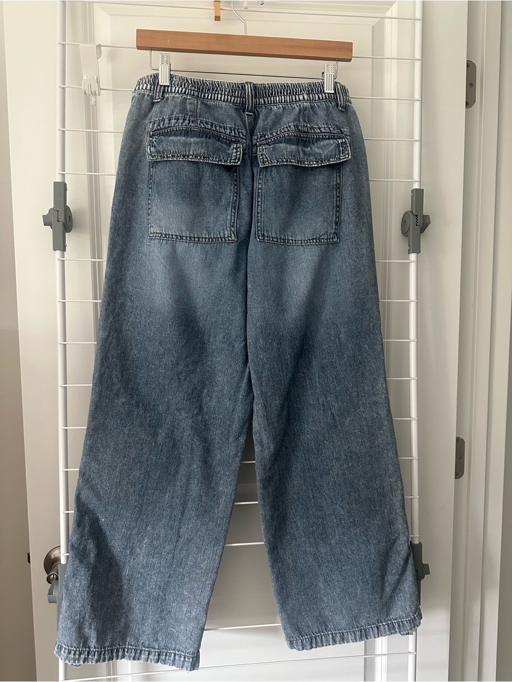 Kensie Relaxed Wide-Leg Cargo Jeans in Faded Blue - Picture 2 of 5